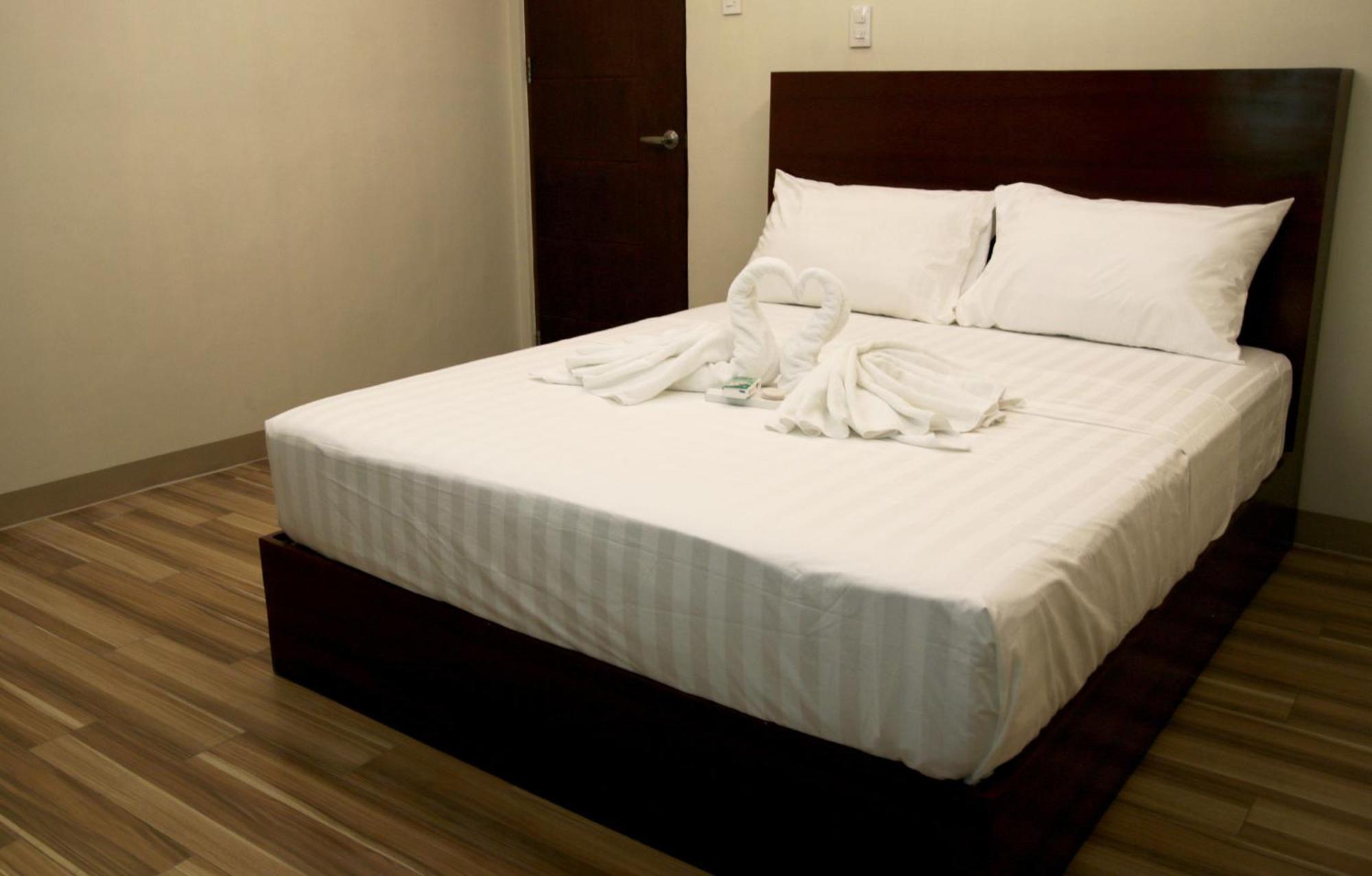 Happytelle Hotel Диполог Екстериор снимка
