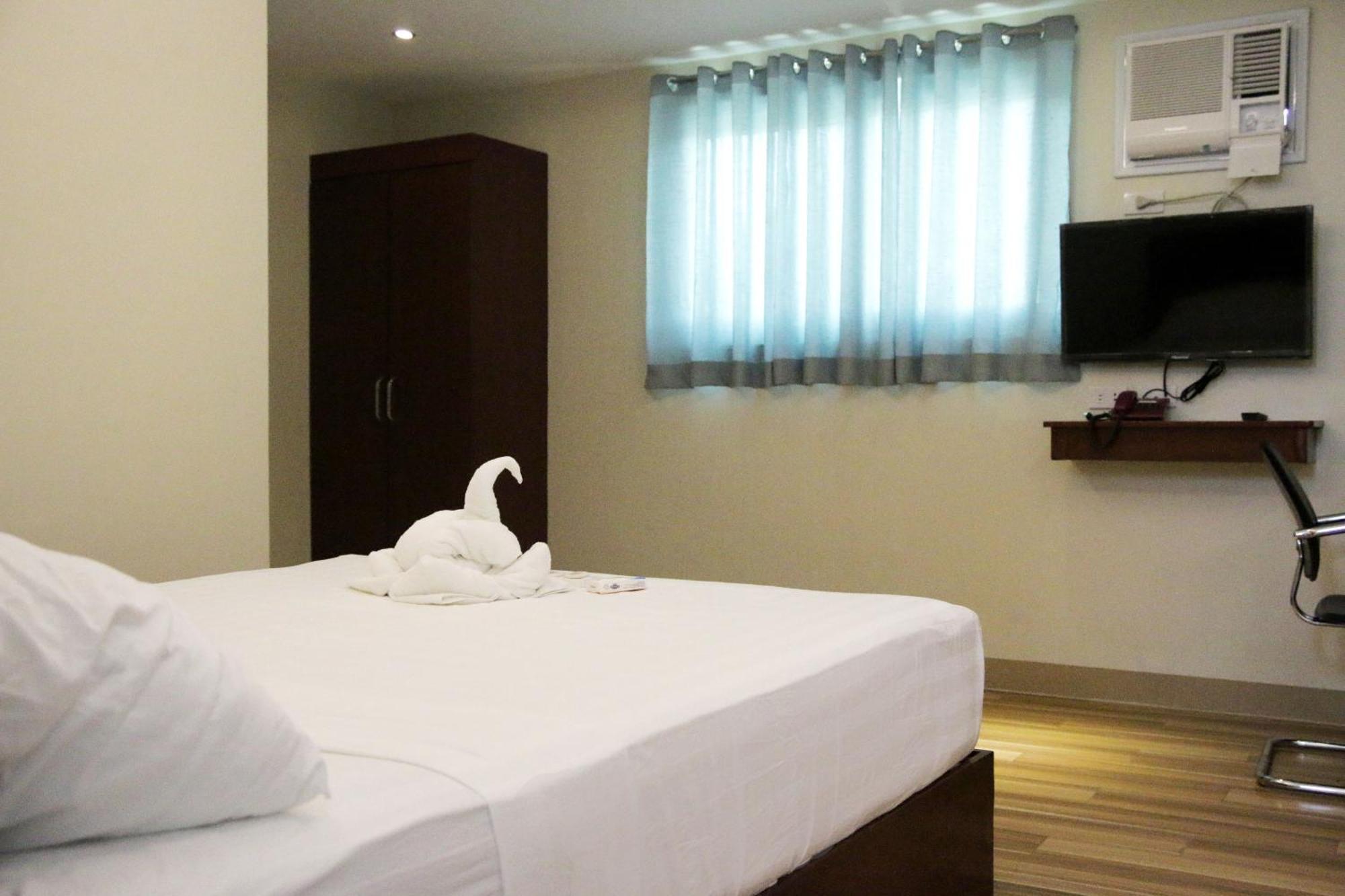 Happytelle Hotel Диполог Екстериор снимка